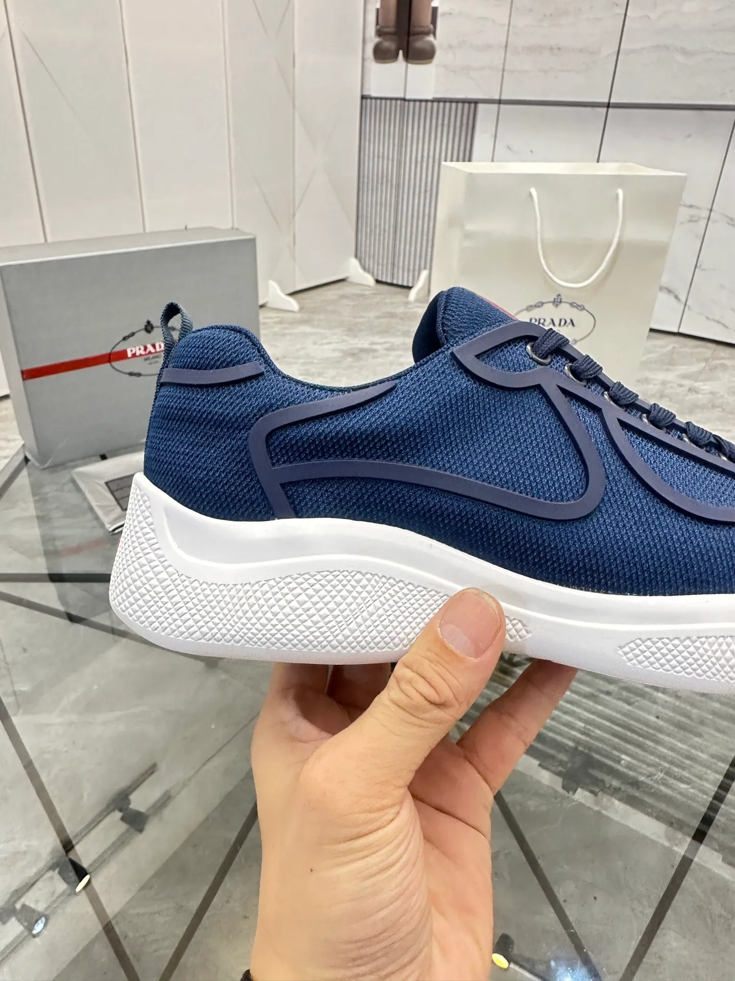 Men's shoes for sale💰: 💰P460¥ High-end top quality Product trademark: Prada * "Prada*" low-top casual shoes Regular size: 38-45 (can be customized to 46) Product materials: imported breathable fly knit upper, breathable lining, cowhide foot pads, original air cushion outsole. No.: 001
